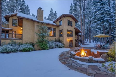 Star Haven Game Room & Forest Views House in Truckee