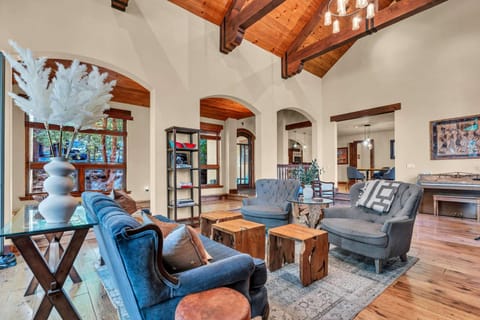 Star Haven Game Room & Forest Views House in Truckee