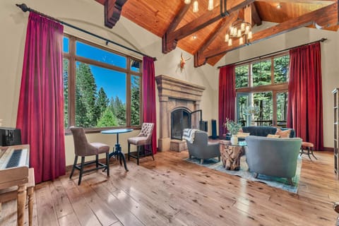 Star Haven Game Room & Forest Views House in Truckee