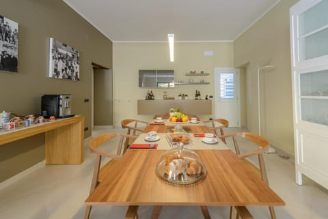 Food and drinks, Area and facilities, Buffet breakfast