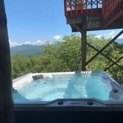 Experience breathtaking mountain views at Tsali Sunrise, sleeps up to 8 House in Stecoah