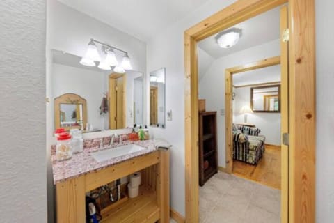 Experience breathtaking mountain views at Tsali Sunrise, sleeps up to 8 House in Stecoah