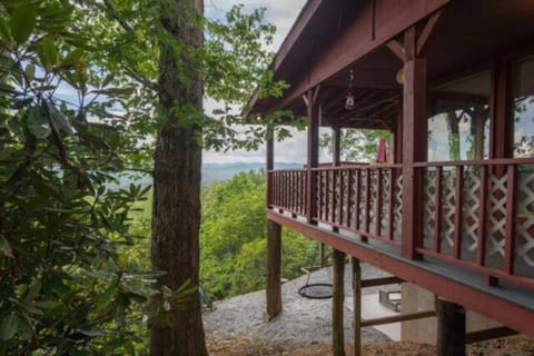 Experience breathtaking mountain views at Tsali Sunrise, sleeps up to 8 House in Stecoah