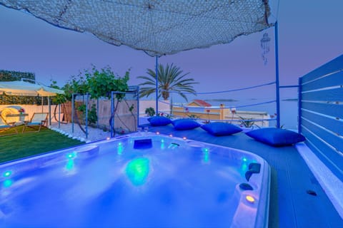Hot Tub, Hot Tub