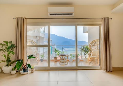 Natural landscape, View (from property/room), Balcony/Terrace, Mountain view, air conditioner