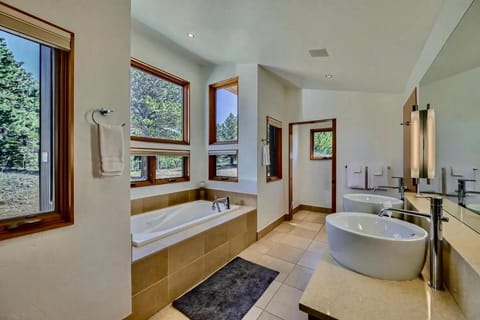 Bathroom, Photo of the whole room, Bath, towels