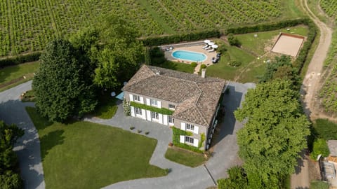 Property building, Spring, Day, Natural landscape, Bird's eye view, Garden, Garden view, Pool view, Swimming pool