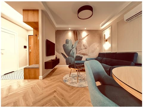 Communal lounge/ TV room, TV and multimedia, Living room, Seating area, Evening entertainment, air conditioner