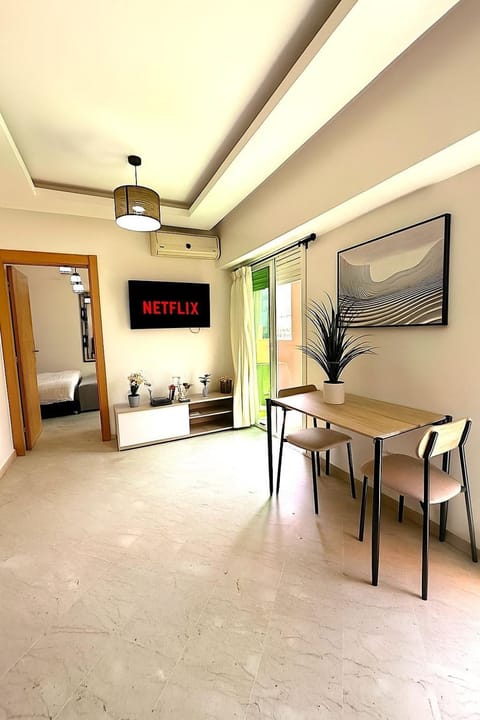 Communal lounge/ TV room, TV and multimedia, Living room, Dining area, air conditioner
