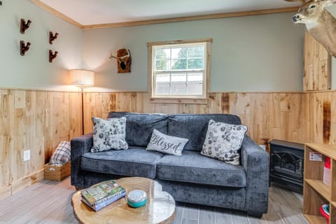 Virginia Nature Escape! Cozy Covington Cabin Cabin in Shenandoah Valley