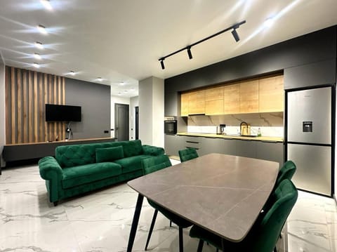 TV and multimedia, Seating area, Dining area