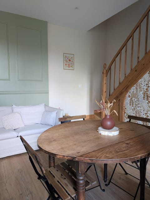 Living room, Dining area