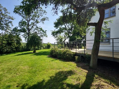 Day, Natural landscape, Garden, Balcony/Terrace, Garden view