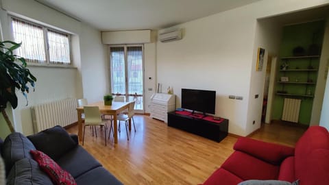 TV and multimedia, Living room, Seating area, air conditioner