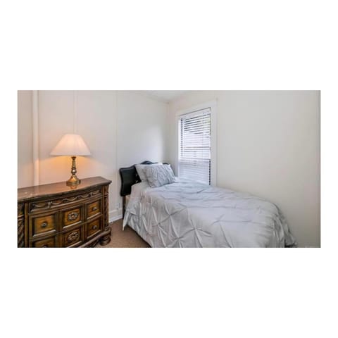 Youbou Lakefront Getaway Relax And Unwind House in Cowichan Valley