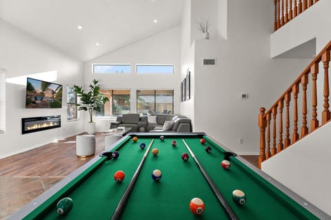 Serenity Splash Upscale Stay Pool Game Lounge Villa in Casa Grande