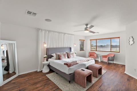 Serenity Splash Upscale Stay Pool Game Lounge Villa in Casa Grande