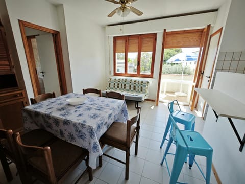 R35 - Appartamento al centro con posto auto Apartment in Marcelli