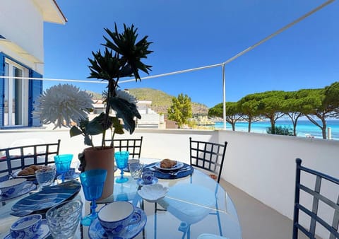 Day, Balcony/Terrace, Balcony/Terrace, Dining area, City view, Sea view, furniture
