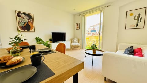 TV and multimedia, Balcony/Terrace, Seating area, Dining area