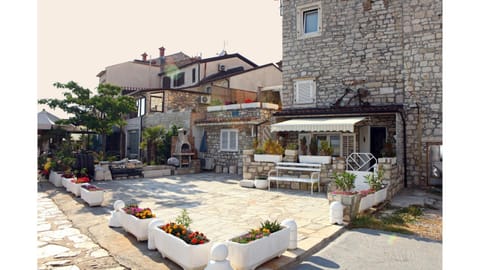 Facade/entrance, BBQ facilities