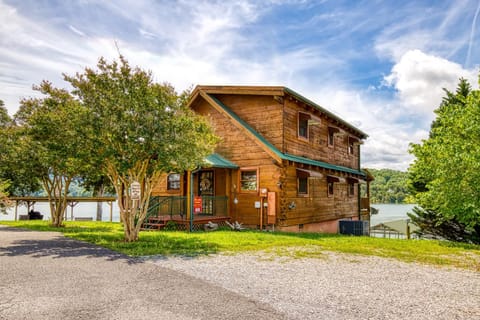 Property building, Day, Natural landscape, View (from property/room), Lake view, pet friendly