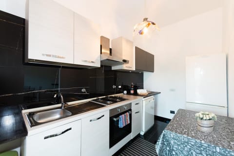 Kitchen or kitchenette, Dining area, dishwasher, oven, pet friendly, stove