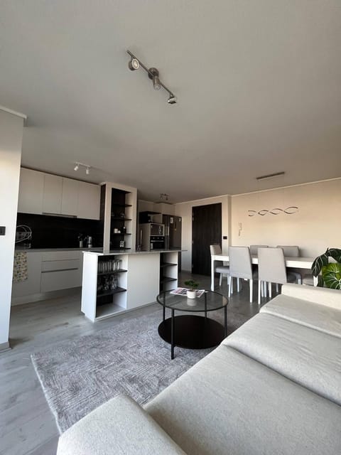 Living room, Dining area, group of guests, Family
