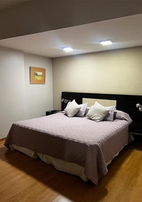 Communal lounge/ TV room, Bed, TV and multimedia, safe, towels, air conditioner