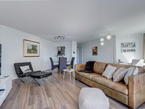 Coastal Duet - min 3-Day Stay Breathtaking Views with Work Desk by Victoria Prime! Apartment in Victoria