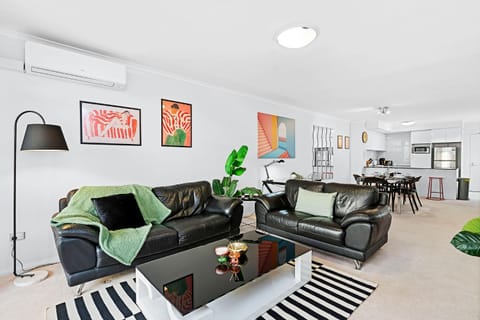 Living room, Decorative detail, Seating area