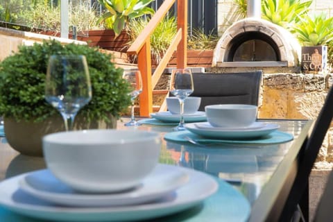 Patio, Day, Living room, Seating area, Dining area