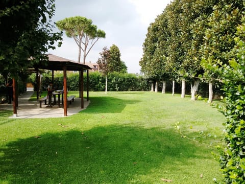 Restaurant/places to eat, Spring, Children play ground, Other, Garden view, Landmark view, Quiet street view