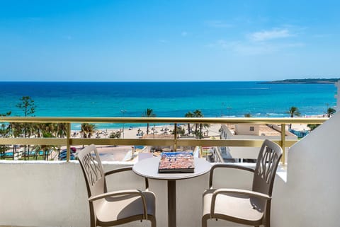 View (from property/room), Balcony/Terrace, Beach