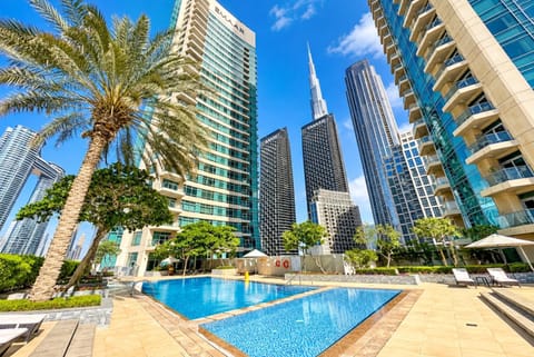 Property building, City view, Pool view, Swimming pool, Location, sunbed