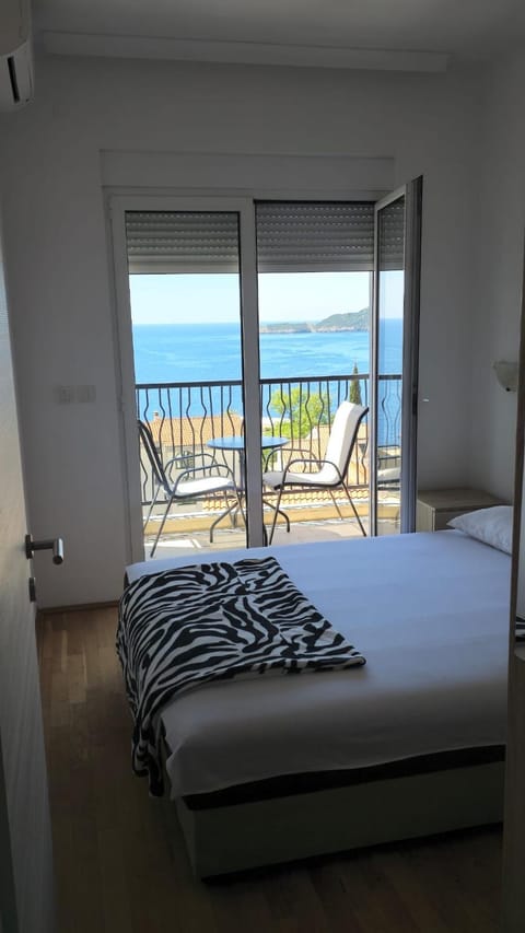 Bed, Bedroom, Sea view