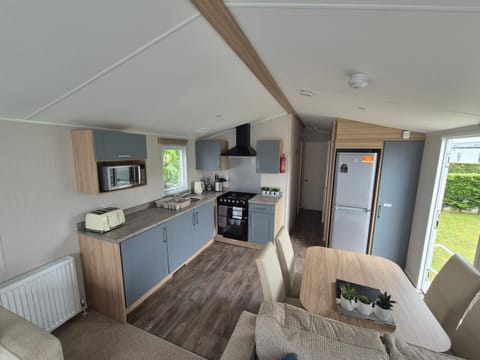 Trecco Bay - Sleeps 6 - Pet Friendly - Parking House in Porthcawl