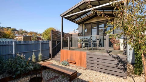 Property building, Garden, Balcony/Terrace, Garden view