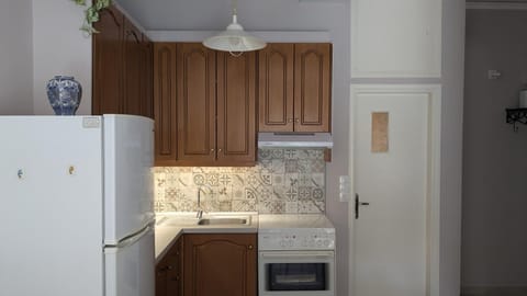 Kitchen or kitchenette, oven, stove