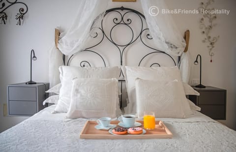 Bed, Food and drinks, Bedroom