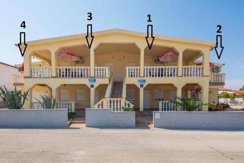 Property building, Patio, Day, Balcony/Terrace