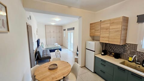 Bed, Kitchen or kitchenette, Living room, Photo of the whole room, Seating area, Dining area, Bedroom
