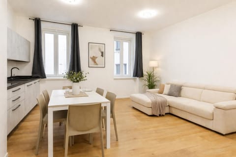 Kitchen or kitchenette, Living room, Seating area, Dining area