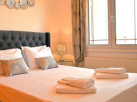 Bed, Photo of the whole room, Bedroom, towels