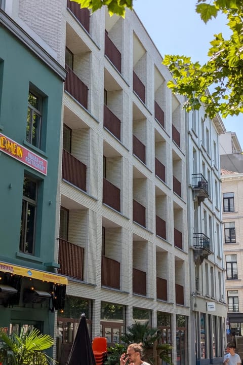 Facade/entrance, Neighbourhood