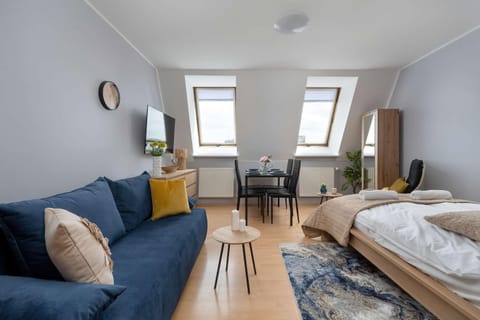 Bed, TV and multimedia, Living room, Seating area, Bedroom