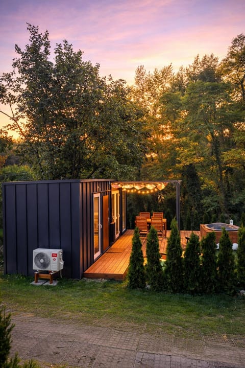 Property building, Spring, Day, Garden, Garden view, Sunset