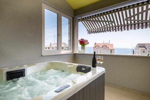 Natural landscape, Hot Tub, Sea view