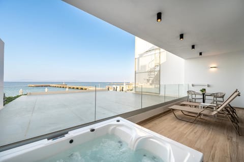 Day, Natural landscape, Hot Tub, View (from property/room), Balcony/Terrace, Sea view, sunbed