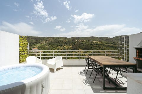 Patio, View (from property/room), Balcony/Terrace, Dining area, Mountain view